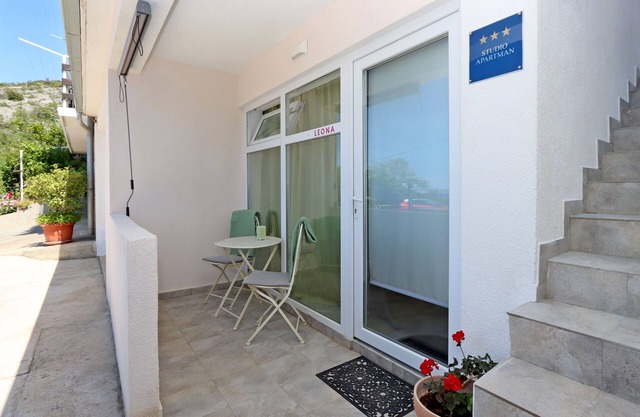 Apartamento-estudio con terraza y vista al mar Senj (AS-22576-b)