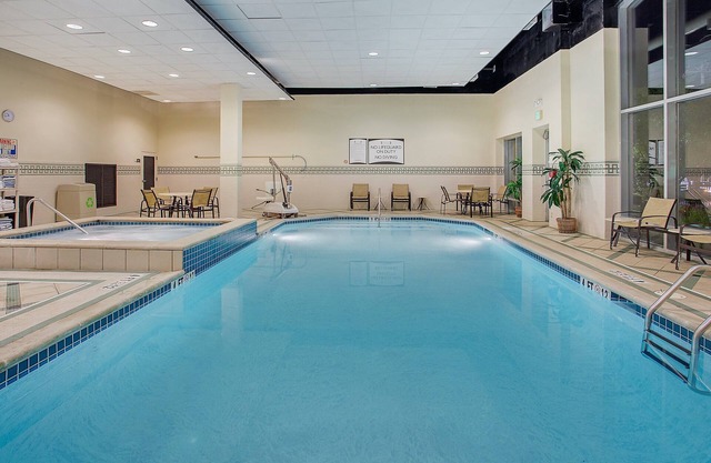 Estudio en el centro de Chattanooga | Desayuno gratuito, acceso a la piscina + bañera de hidromasaje