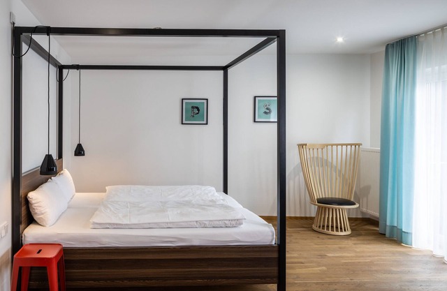 Studio mit Balkon, Voll Ausgestatteter Kochnische Sowie mit Einem Modernem Bad