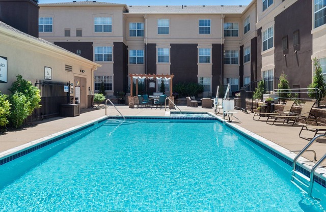 Estudio cerca del Denver Tech Center | ¡Transporte de lunes a viernes gratis + desayuno!