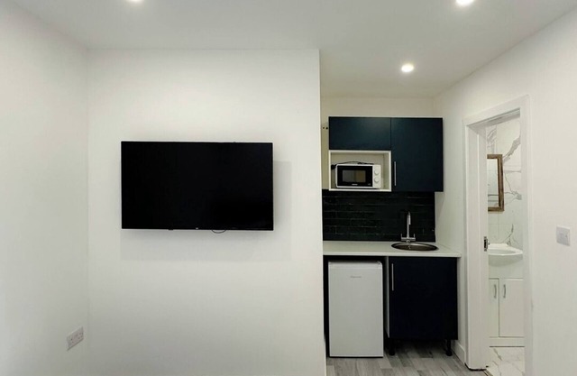 Studio next to king cross A