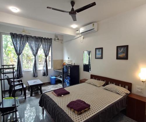 Studio Peaceful Path R-5 by Mukund Sadan Arambol