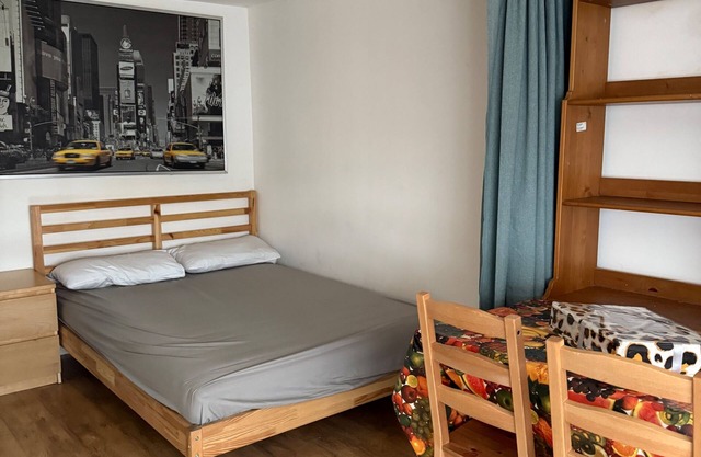 Studio - Sleeps 2 - Garden - Parking - Wifi