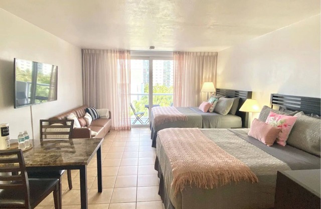 Estudio con acceso a la playa y vista panorámica de la ciudad