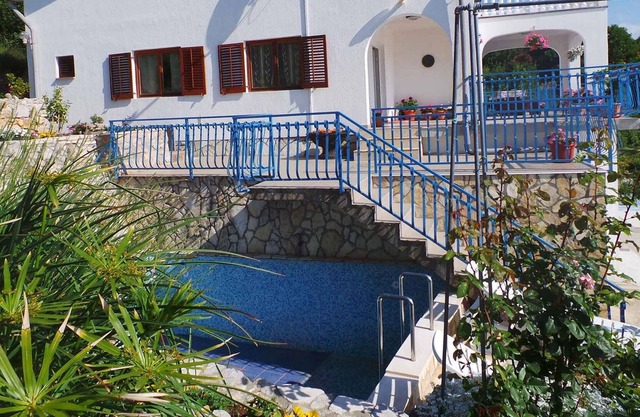 Studio with pool and air conditioning