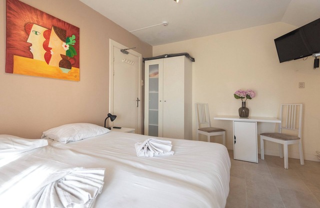 Studio Zandvoort 2 with balcony and shared bathroom
