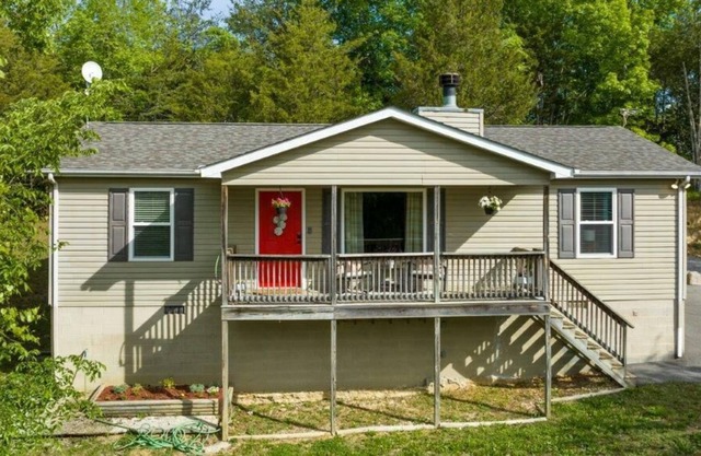 Stunning 2 bed, 2 bath prefab home with striking mountain views.