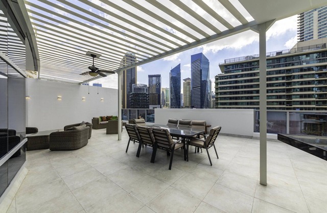 Stunning 3-Floor Villa w/ Kids Room & Rooftop Terrace over Dubai Marina