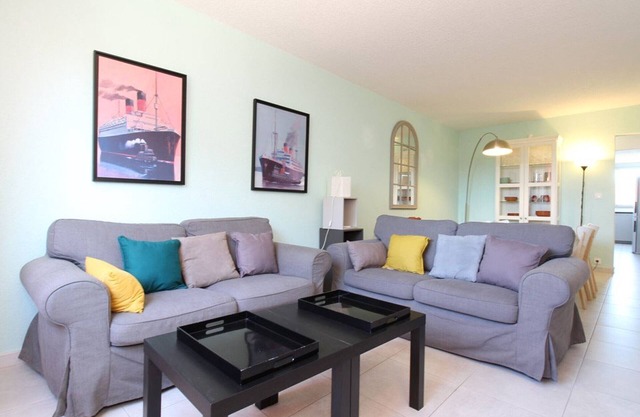 Apartamento T3 con Garaje Privado, WiFi y Equipamientos Modernos, Balaruc-les-Bains