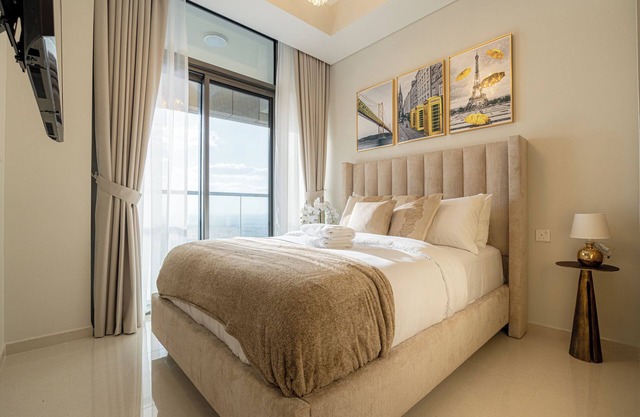Stunning 3BR w/ Panoramic Views in Aykon City