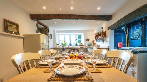 Stunning 4-Bed Thatched Cottage in Oxfordshire!