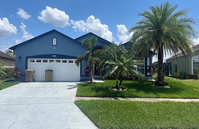Stunning 4-bedroom Disney themed villa in fabulous Kissimee with WiFi, AC