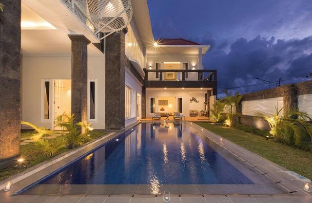 Stunning, 5-Bedroom Villa with GWK View in Ungasan