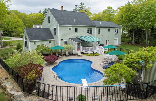 Stunning 5BR home w/ pool, beautiful yard, near beach, sleeps 8–16 comfortably