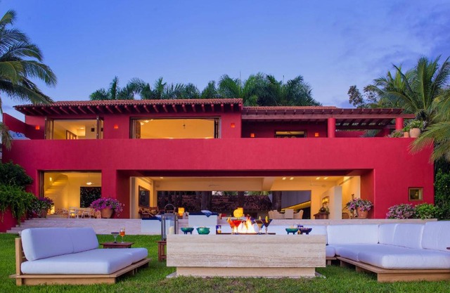 Stunning 7Bd Beachfront Villa Fully Staffed with access to St Regis 4 Seasons & More