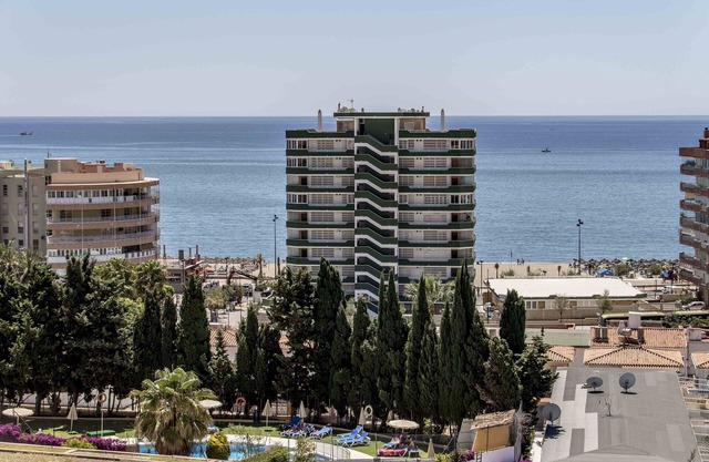 Impresionante apartamento y cómodo con la montaña y vistas al mar. Cerca de la playa