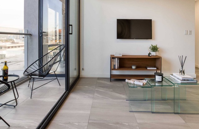Stunning Apt w/Balcony | Lounge-B/Center+Gym