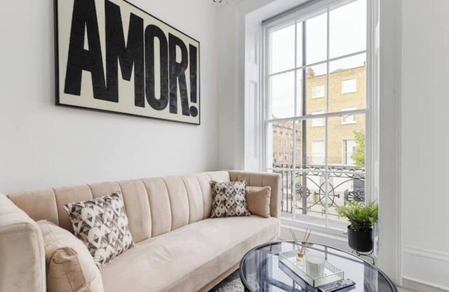 Stunning Baker St Flat w/ Terrace