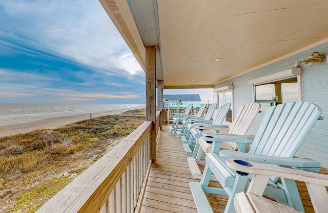 Stunning | Beachfront | Cargo Lift | Sleeps 14