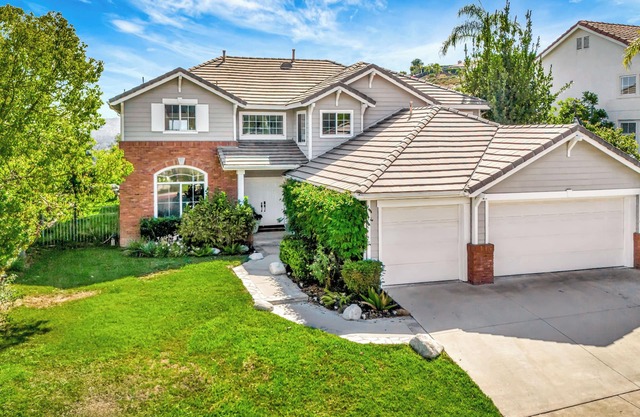 Stunning Hilltop 5BR W/ View & Hot Tub!