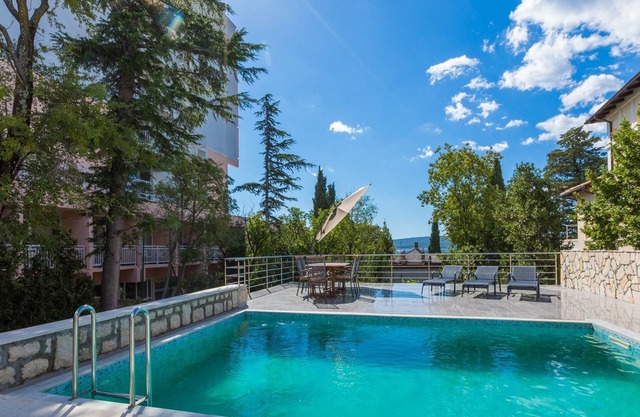 Acogedora Casa Vacacional en Selce con Piscina Privada