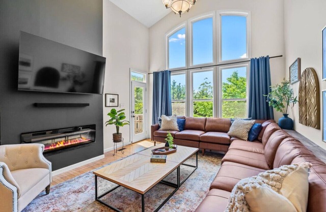Hot Tub/Firepit/mins to AVL & BM