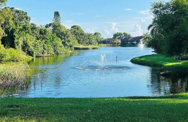 Stunning lakefront condo near nSiesta Key beach