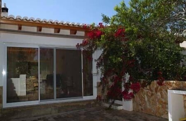 Impresionante ubicación de un apartamento privado en una casa de campo portuguesa directamente en el mar