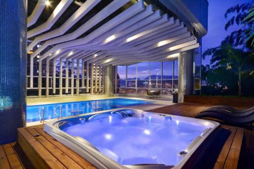 Stunning Luxury Penthouse with SPA and Concierge