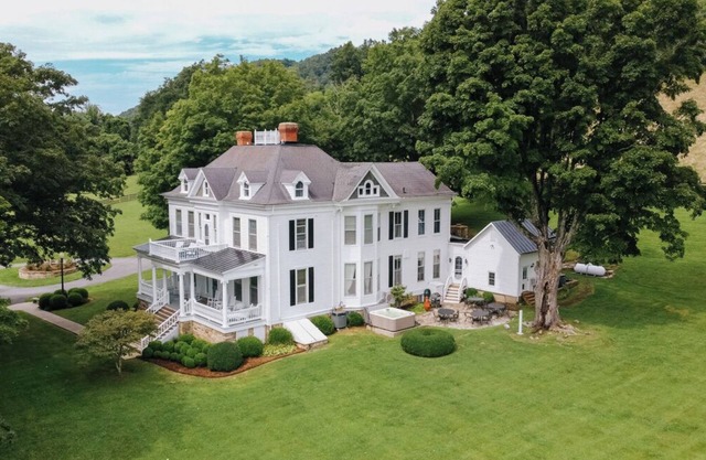 Summer Availability! Stunning Manor home with spectacular mountain views, hot tub, and firepit