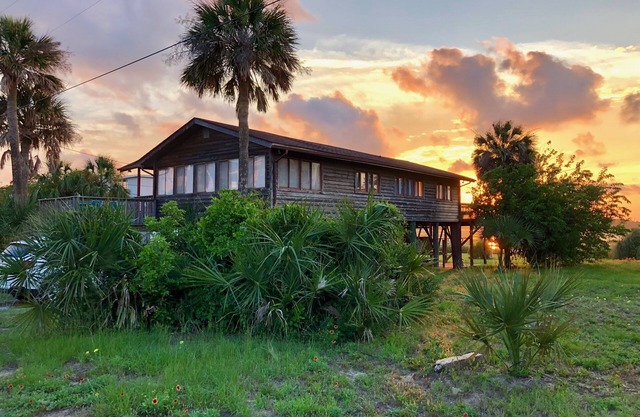 Clásico Folly Beach Cottage !! Océano al otro lado de la calle - Marsh en la espalda!