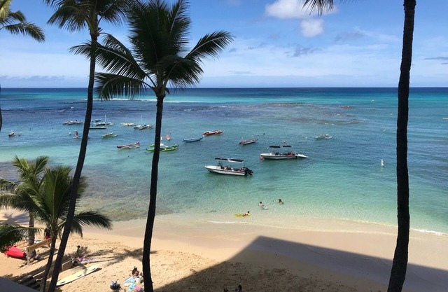 Impresionante, recién remodelado condominio frente al mar Waikiki!