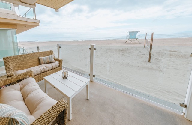 Casa de lujo frente al mar recientemente decorada - Silver Strand Beach - On the Sand !!