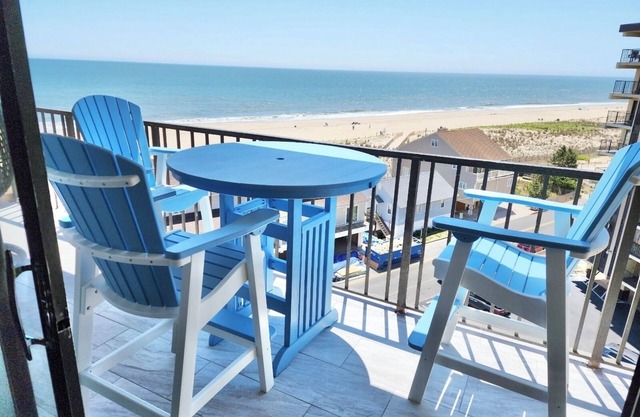 Stunning Ocean view , fews steps to the beach!!!!