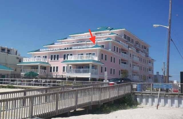 Impresionante condominio frente al mar. 4BR, + Den, Vistas a la playa TODAS las ventanas, 2200sqft 2 disfrutar