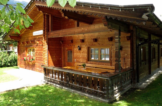 Maravillosa casa de vacaciones privada con WIFI, TV, patio, mascotas permitida y aparcamiento
