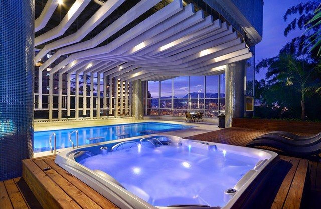 IMPRESIONANTE ATICO CON PISCINA CLIMATIZADA INTERIOR