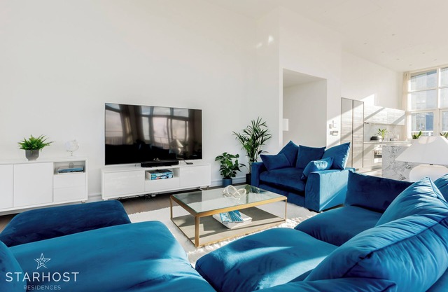 Stunning Penthouse with River Views in Battersea