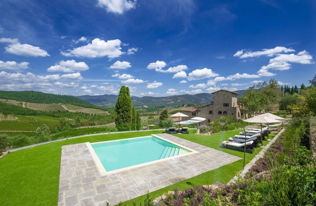 Casa de vacaciones con A/C, bañera de hidromasaje, WIFI, piscina, TV, patio