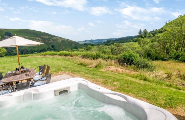 Preciosa casa de vacaciones privada con WIFI, jacuzzi, TV, patio, vista panorámica y aparcamiento