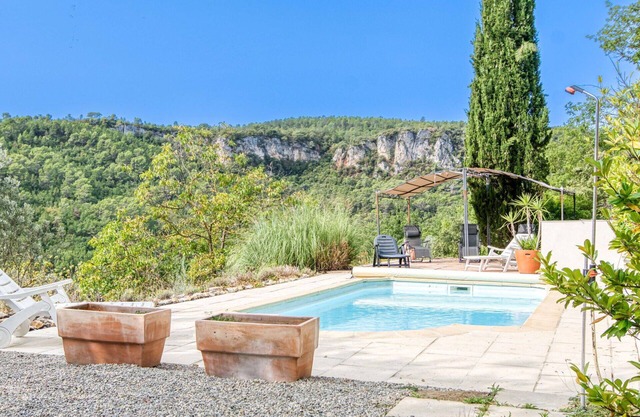 Estupenda casa de vacaciones privada para 6 personas con piscina privada, TV, patio y aparcamiento