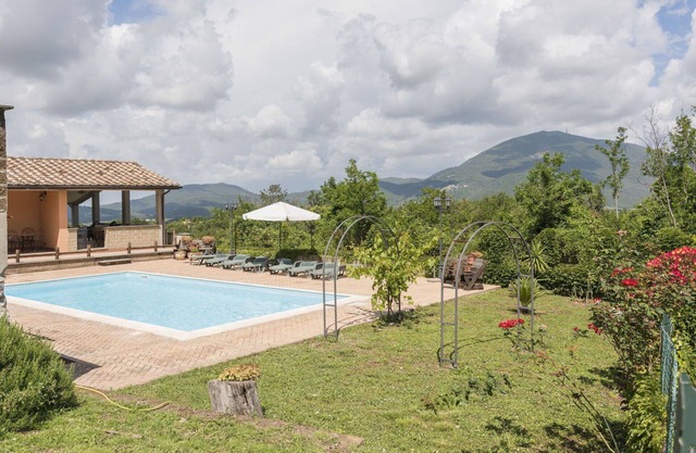 Casa de vacaciones privada con WIFI, piscina privada, TV, terraza, mascotas permitida, aparcamiento