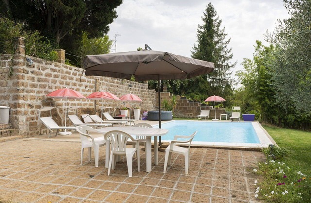 Casa de vacaciones privada con piscina privada, WIFI, TV, patio, mascotas permitida, aparcamiento