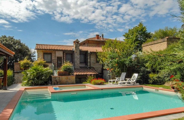 Casa de vacaciones privada con piscina privada, WIFI, TV, patio, mascotas permitida, aparcamiento