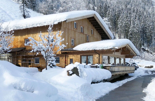 Estupenda casa de vacaciones privada para 20 personas con WIFI, TV, terraza y aparcamiento