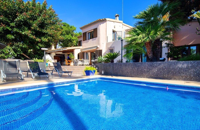 Casa de vacaciones privada con piscina privada, jacuzzi, A/C, WIFI, TV, patio, mascotas permitida
