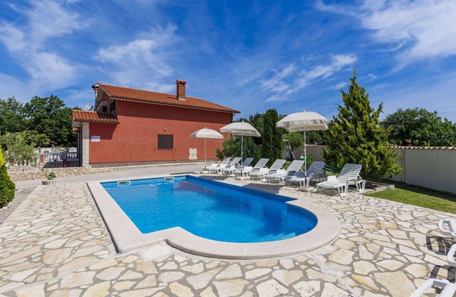 Preciosa casa de vacaciones privada con WIFI, piscina privada, TV, patio y aparcamiento
