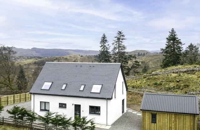 Estupenda casa de vacaciones privada con bañera de hidromasaje, WIFI, TV, patio, mascotas permitida