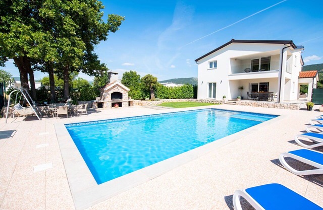 Preciosa casa de vacaciones privada con WIFI, A/C, piscina privada, TV, terraza y aparcamiento