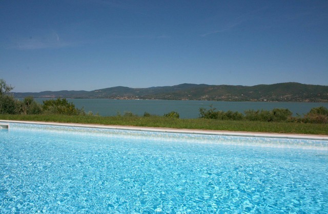 Casa de vacaciones privada con WIFI, piscina privada, TV, terraza, mascotas permitida, aparcamiento